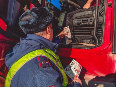 Сотрудники Госавтоинспекции Боготола проводят мероприятия на федеральной автодороге по предупреждению аварийно-опасных нарушений ПДД