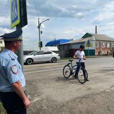 ГИБДД напоминает велосипедистам о необходимости спешиваться на пешеходных переходах.
