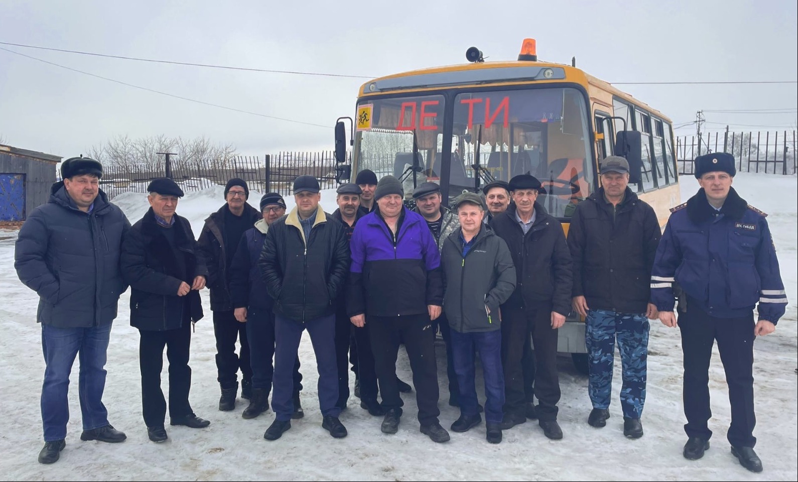 Cотрудники ГИБДД провели встречу с водителями школьных автобусов