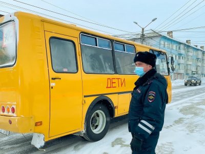 Сотрудники ГИБДД на регулярной основе проверяют техническое состояние автобусов на линии