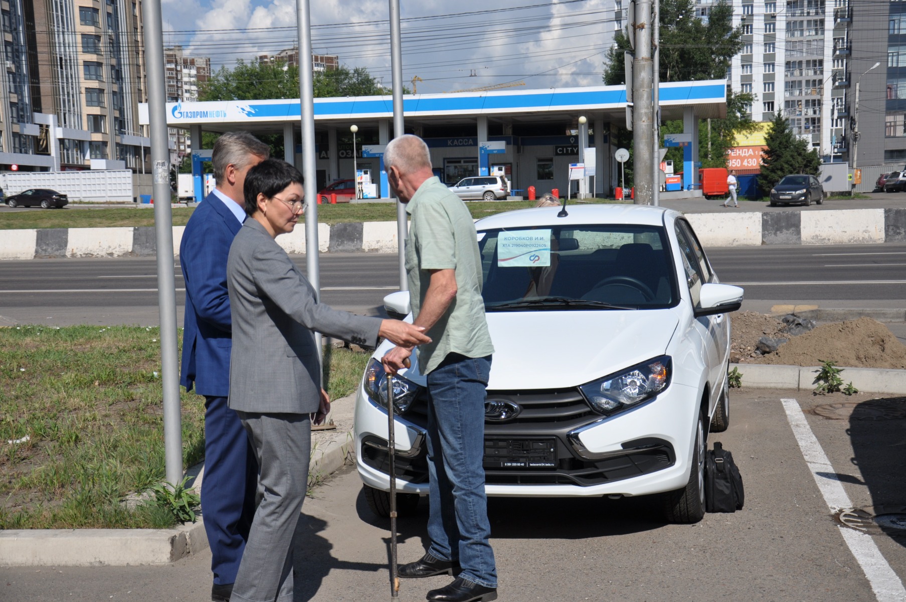 20 жителей Красноярского края получили автомобили от Социального фонда России