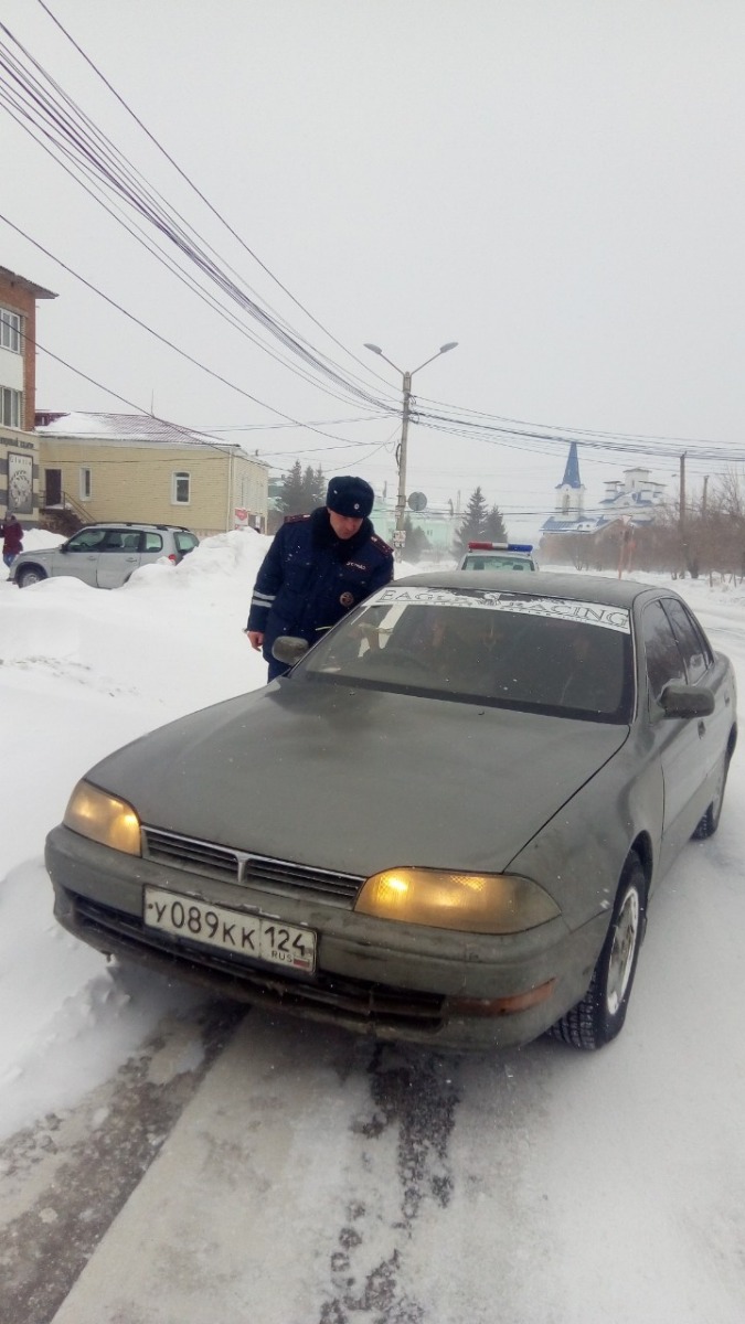 Сотрудники Госавтоинспекции города Боготола поздравили женщин-водителей с праздником