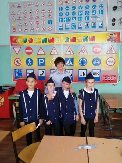 Сотрудники ГИБДД провели занятие для отряда ЮИД