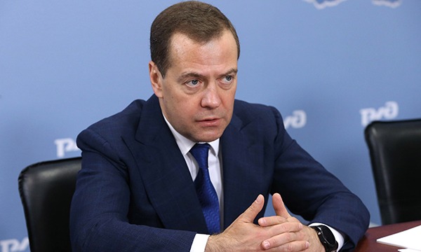 Медведев подписал постановление о снижении платы граждан за вывоз твердых коммунальных отходов