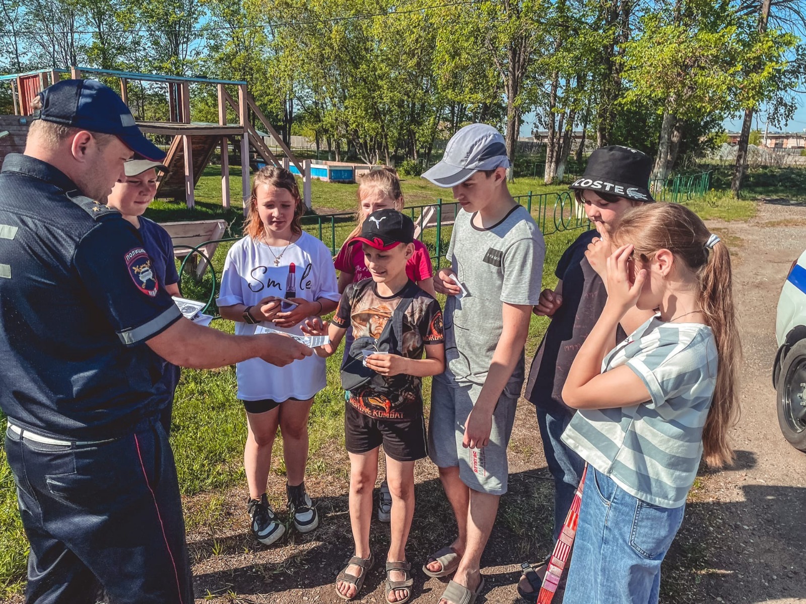 Сотрудники ГИБДД Боготола проводят мероприятия по пропаганде соблюдения правил дорожного движения в жилых зонах