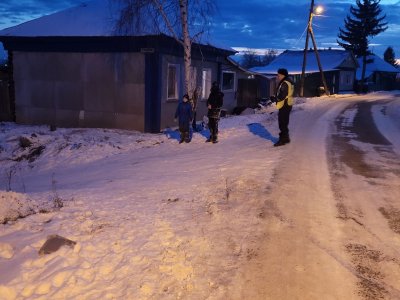 Сотрудники Госавтоинспекция Боготола контролируют опасные для катания горки