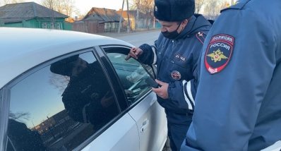 Сотрудники ГИБДД Боготола проводят мероприятия по выявлению водителей, продолжающих ездить по дорогам города на тонированных автомобилях