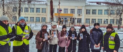 Госавтоинспекторы Боготола совместно с родителями организовали совместные дежурства вблизи образовательной организации