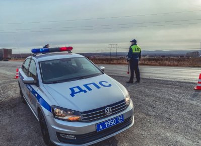 Сотрудники ГИБДД, МЧС и скорой медицинской помощи провели совместные учения по ликвидации последствий ДТП