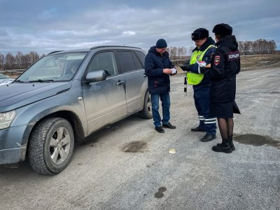 Сотрудники Госавтоинспекции Боготола работают по предупреждению аварийности на федеральной трассе