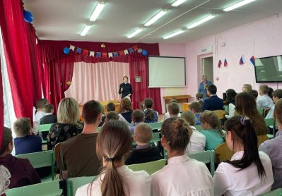Сотрудники Госавтоинспекции Боготола побеседовали с обучающимися Владимировской СОШ по вопросам дорожной безопасности