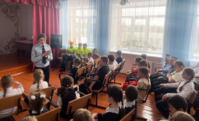 Сотрудники ГИБДД Боготола провели беседы по безопасности дорожного движения в Большекосульской школе